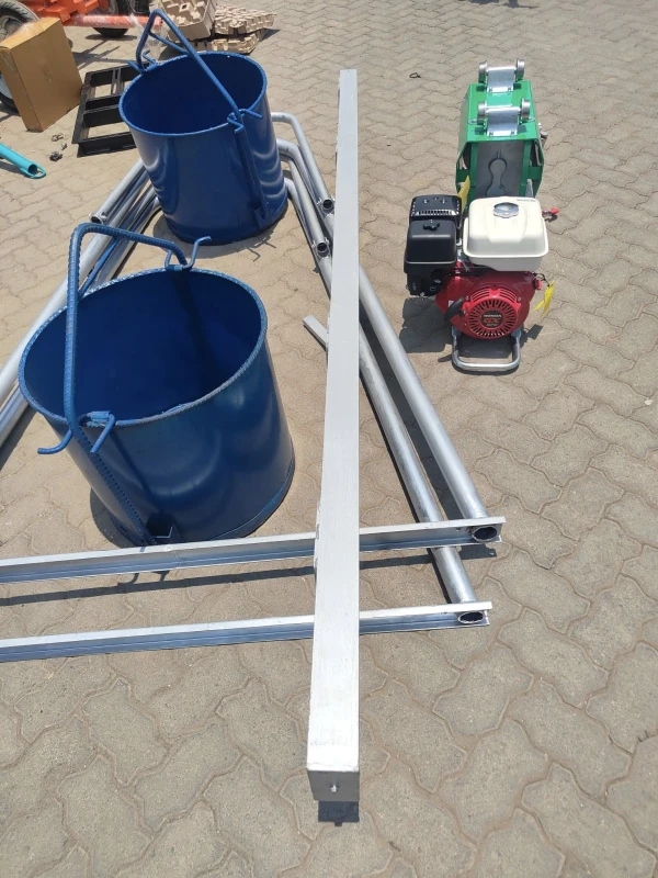 IORI Petrol 1000Kg Concret Hoist with Buckets